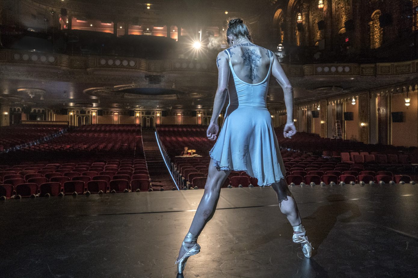 La directrice (Angelica Huston) John Wick Parabellum