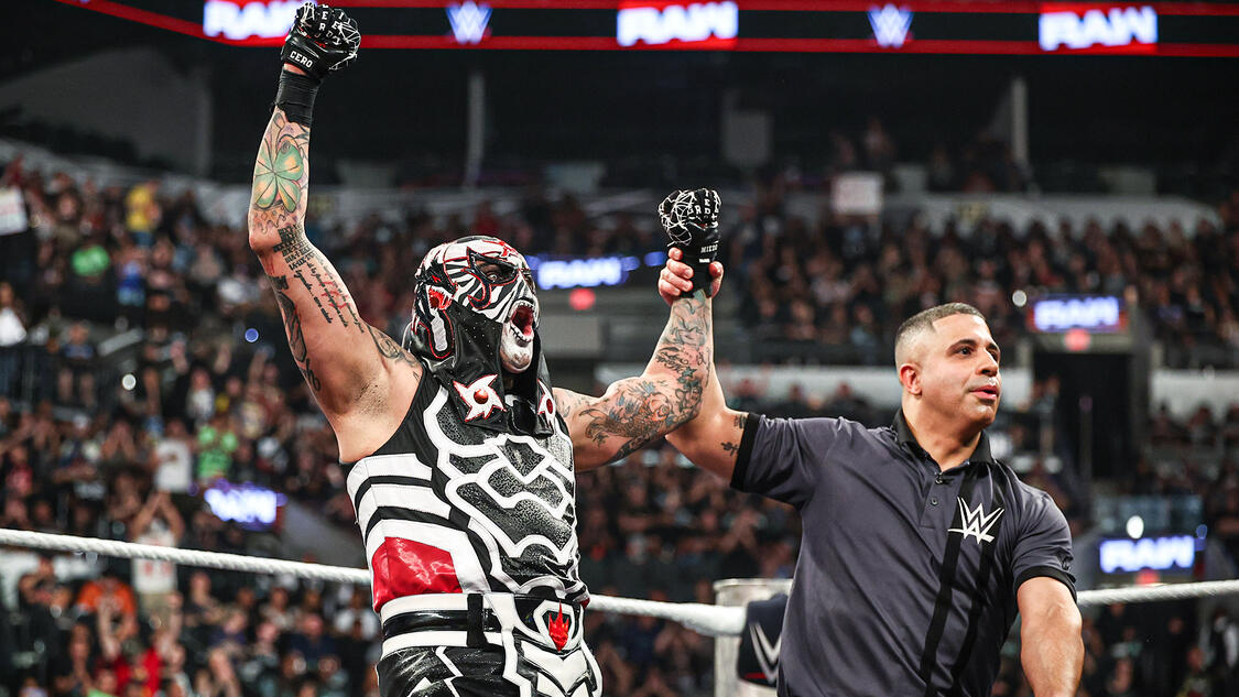 Penta après sa qualification pour Money in the Bank à WWE RAW le 21 septembre 2026