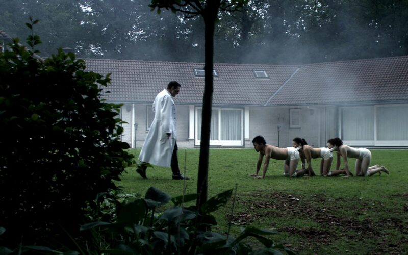 The Human Centipede : Pourquoi cette purge monumentale mérite un 0/5 pointé !