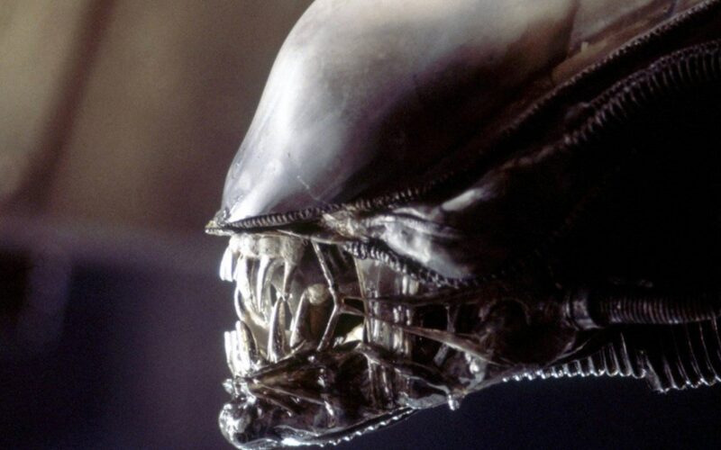 Alien : Aaron Guzikowski écrit un nouveau film, Ridley Scott reste à la production