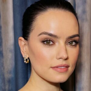Daisy Ridley embarque dans Voyage to the Bottom of the Sea : le Seaview reprend du service Portrait de Daisy Ridley